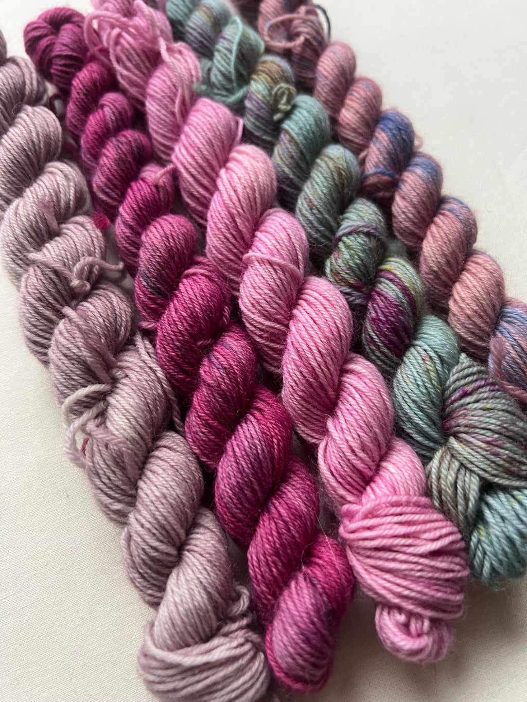 Hungry Orchid Woll-Minis